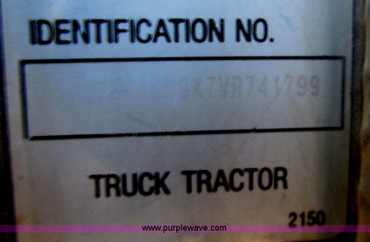 image for item E7231 1997 Kenworth T600 semi truck