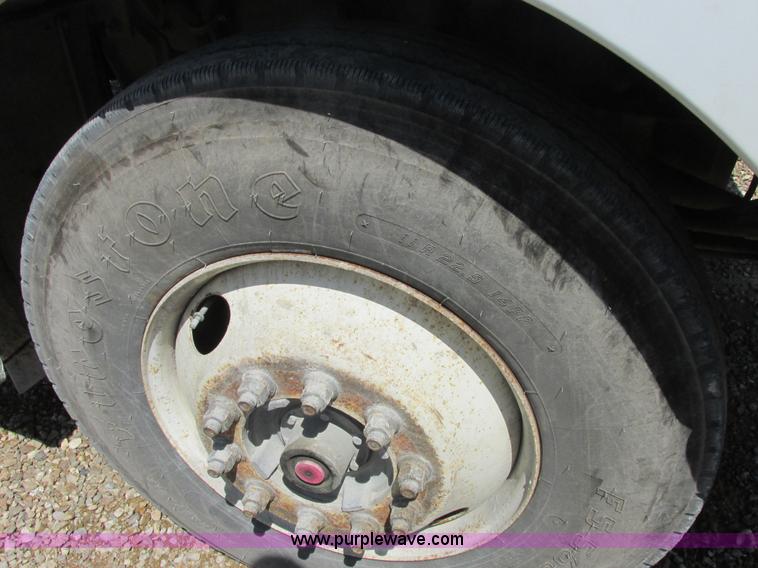 image for item E7231 1997 Kenworth T600 semi truck