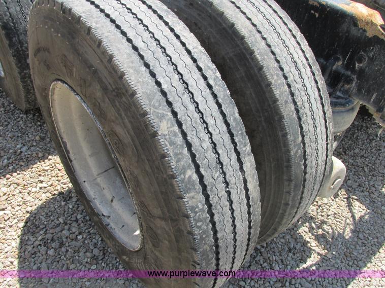 image for item E7231 1997 Kenworth T600 semi truck