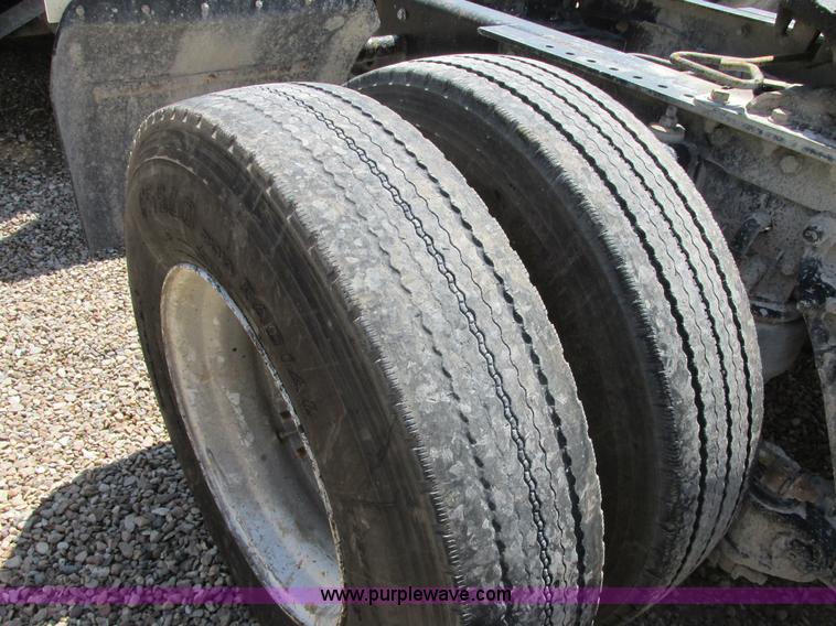 image for item E7231 1997 Kenworth T600 semi truck