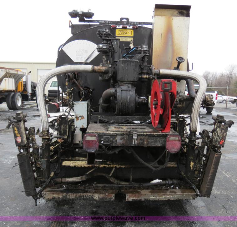 image for item F4337 1996 International 4900 oil distribution truck