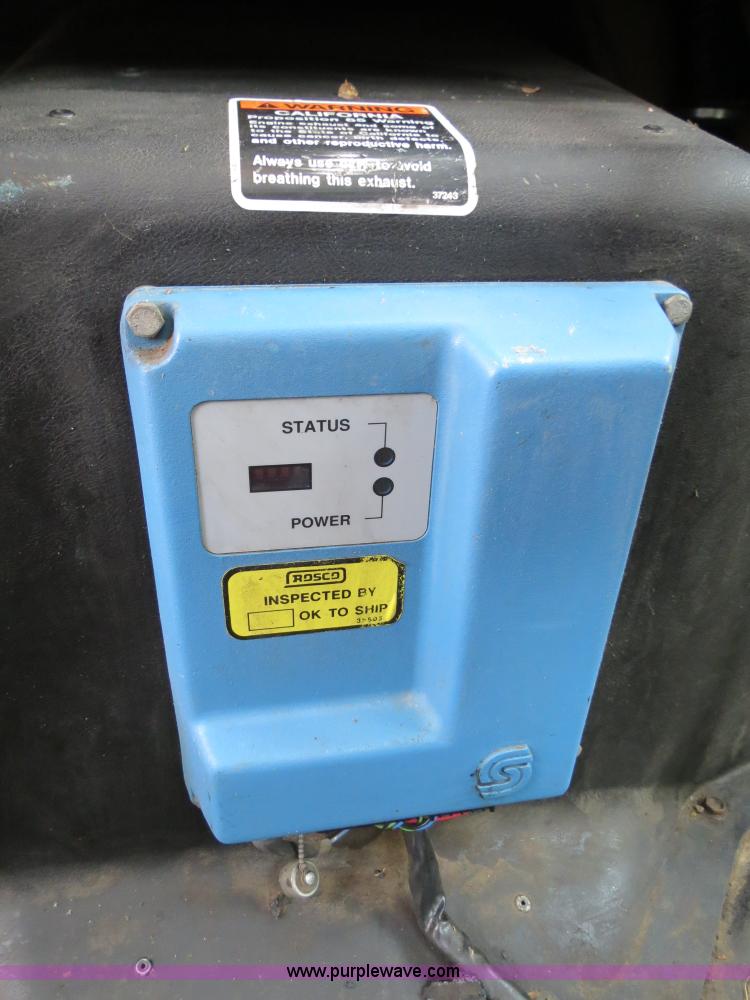 image for item F4337 1996 International 4900 oil distribution truck