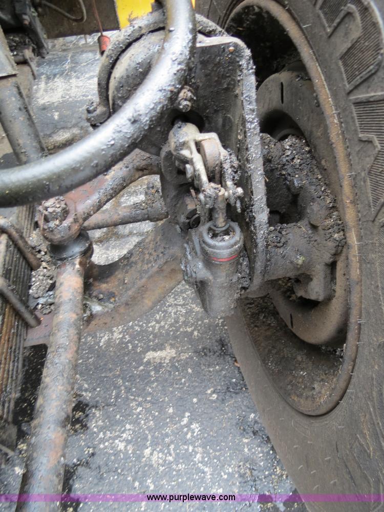 image for item F4337 1996 International 4900 oil distribution truck