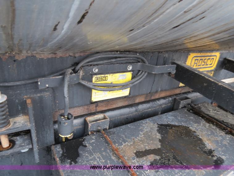 image for item F4337 1996 International 4900 oil distribution truck