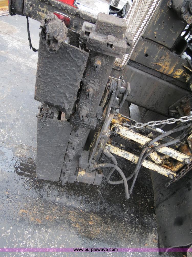 image for item F4337 1996 International 4900 oil distribution truck