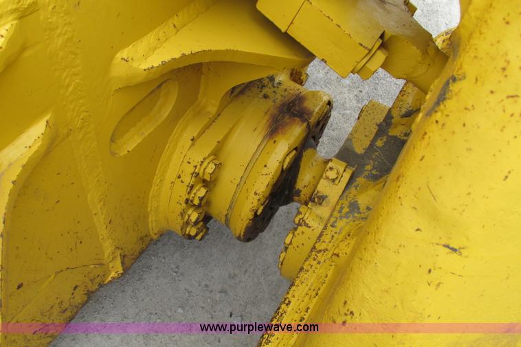 image for item F4796 2006 Komatsu D61PX-15 dozer
