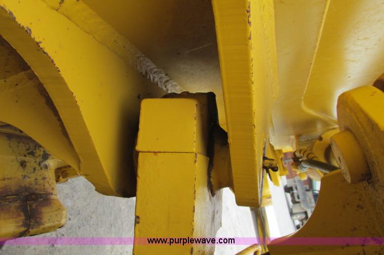 image for item F4796 2006 Komatsu D61PX-15 dozer