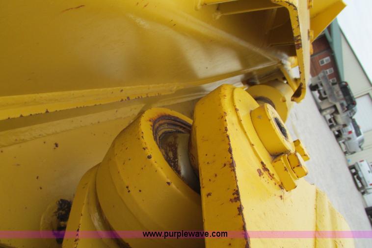 image for item F4796 2006 Komatsu D61PX-15 dozer