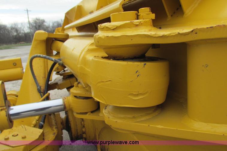 image for item F4796 2006 Komatsu D61PX-15 dozer