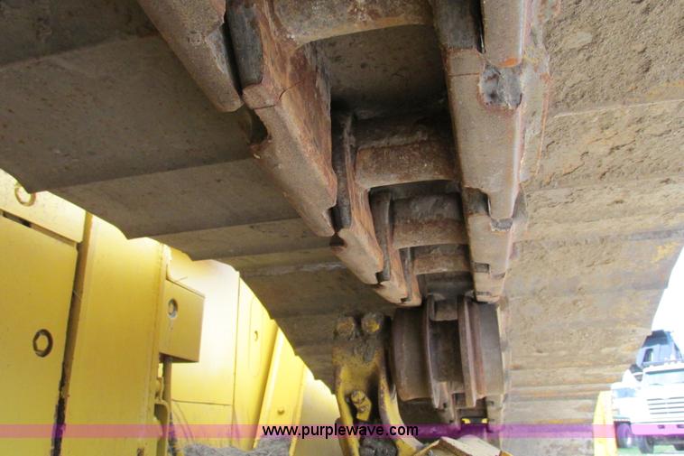 image for item F4796 2006 Komatsu D61PX-15 dozer