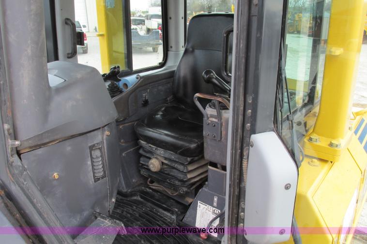 image for item F4796 2006 Komatsu D61PX-15 dozer