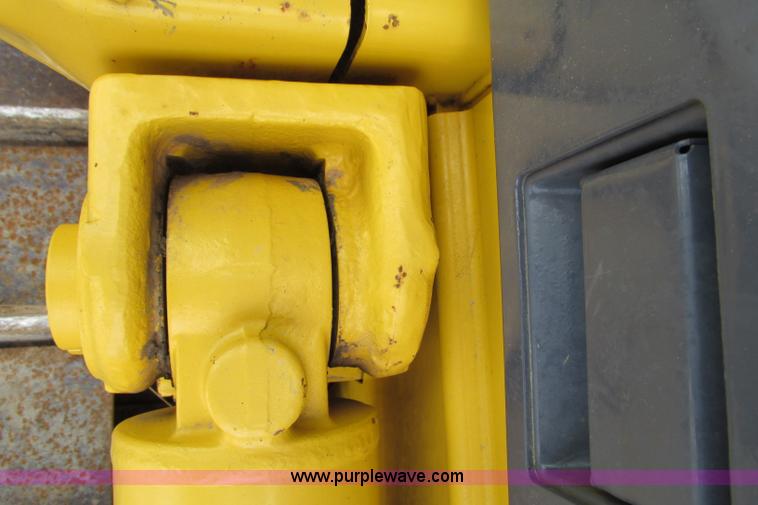 image for item F4796 2006 Komatsu D61PX-15 dozer