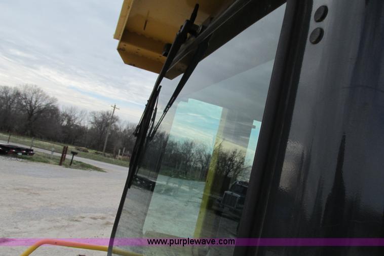 image for item F4796 2006 Komatsu D61PX-15 dozer