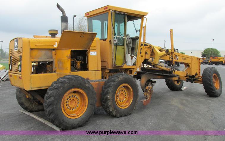 image for item F4820 1988 John Deere 670B articulated motor grader