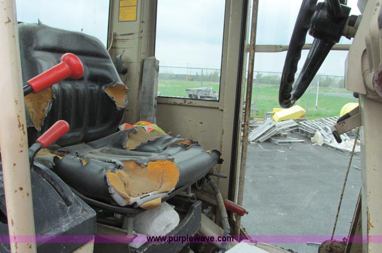 image for item F4820 1988 John Deere 670B articulated motor grader