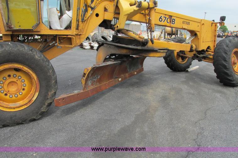 image for item F4820 1988 John Deere 670B articulated motor grader