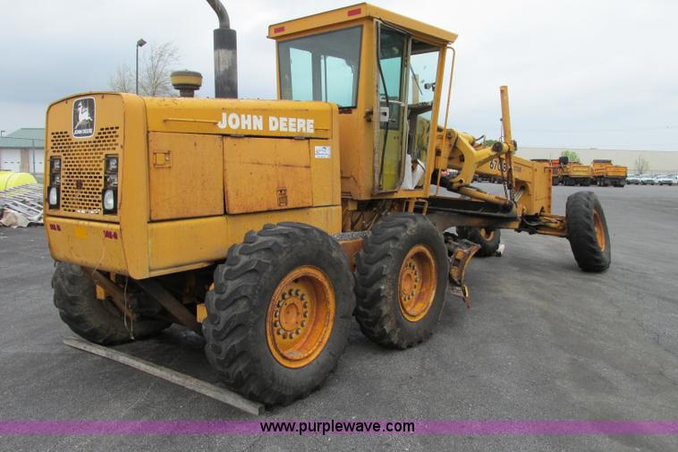 image for item F4820 1988 John Deere 670B articulated motor grader