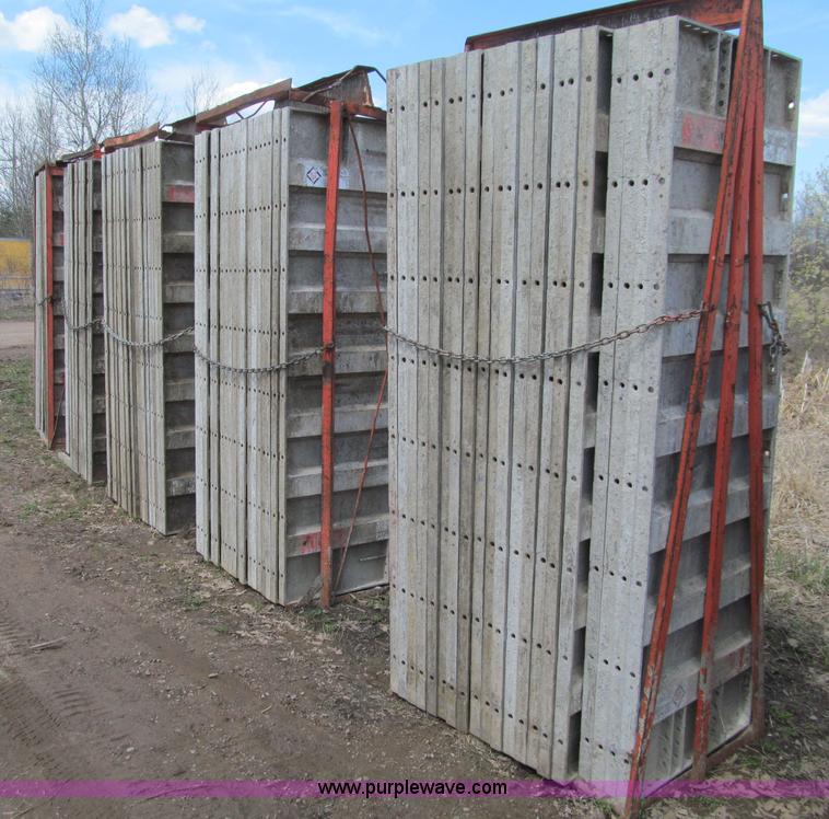 image for item G2949 Symons Silver aluminum smooth face 8' forms