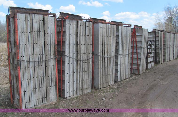 image for item G2949 Symons Silver aluminum smooth face 8' forms