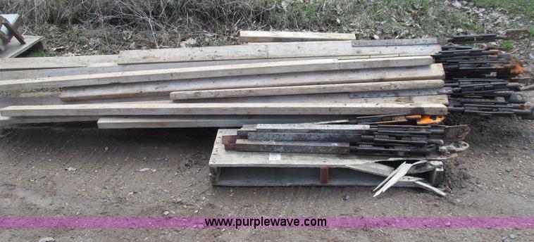 image for item G2949 Symons Silver aluminum smooth face 8' forms