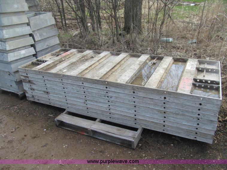 image for item G2949 Symons Silver aluminum smooth face 8' forms