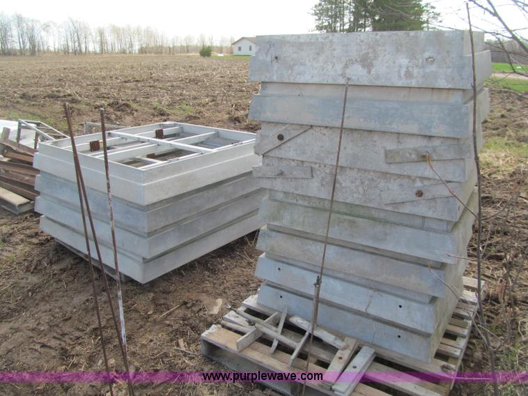 image for item G2949 Symons Silver aluminum smooth face 8' forms