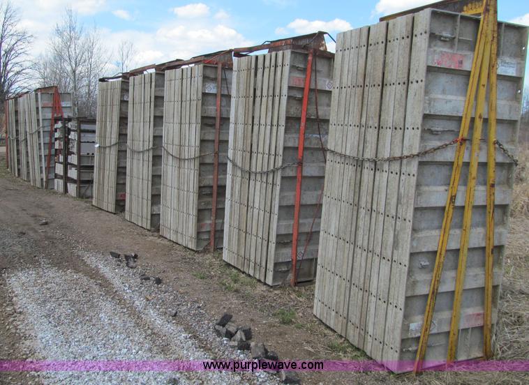 image for item G2949 Symons Silver aluminum smooth face 8' forms