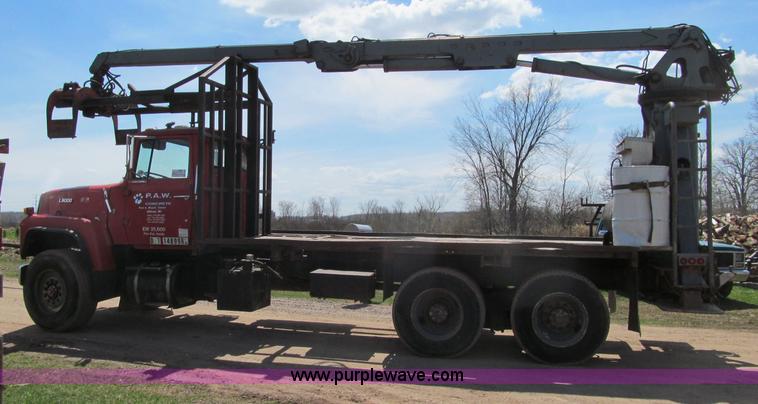 image for item G2963 1987 Ford L9000 boom truck