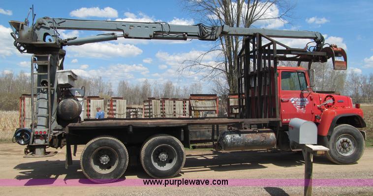 image for item G2963 1987 Ford L9000 boom truck