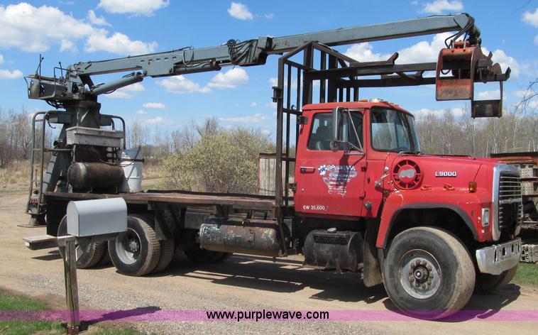 image for item G2963 1987 Ford L9000 boom truck