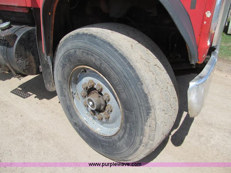 image for item G2963 1987 Ford L9000 boom truck