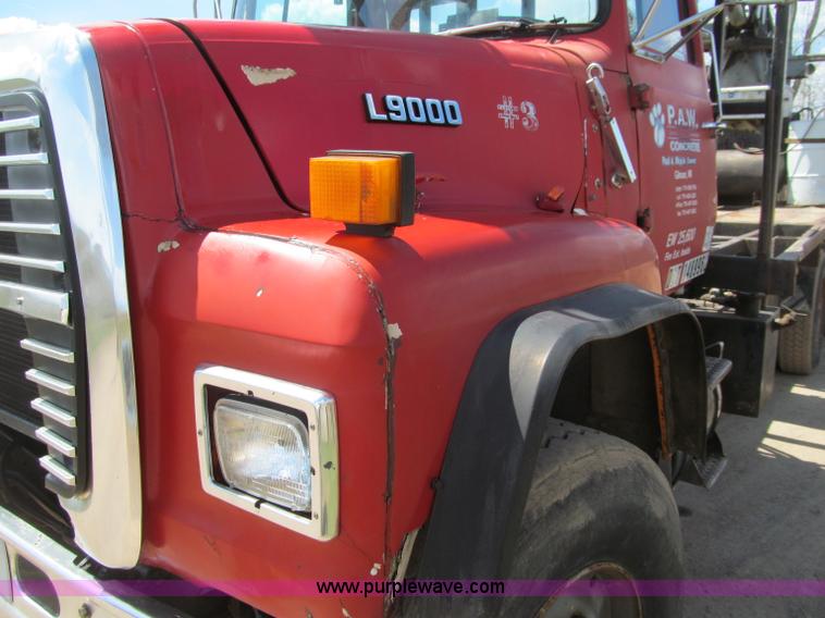 image for item G2963 1987 Ford L9000 boom truck