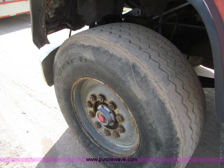 image for item G2963 1987 Ford L9000 boom truck