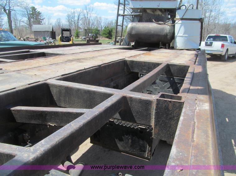 image for item G2963 1987 Ford L9000 boom truck