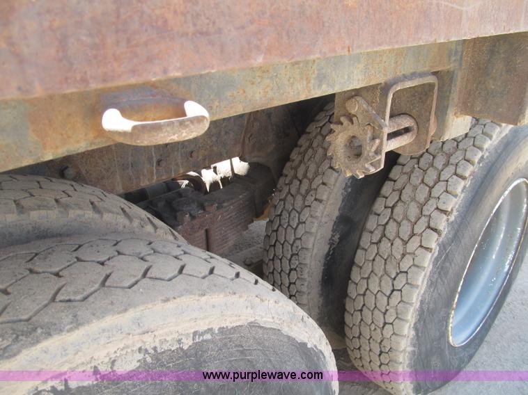 image for item G2963 1987 Ford L9000 boom truck