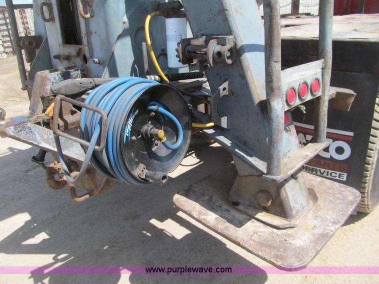 image for item G2963 1987 Ford L9000 boom truck