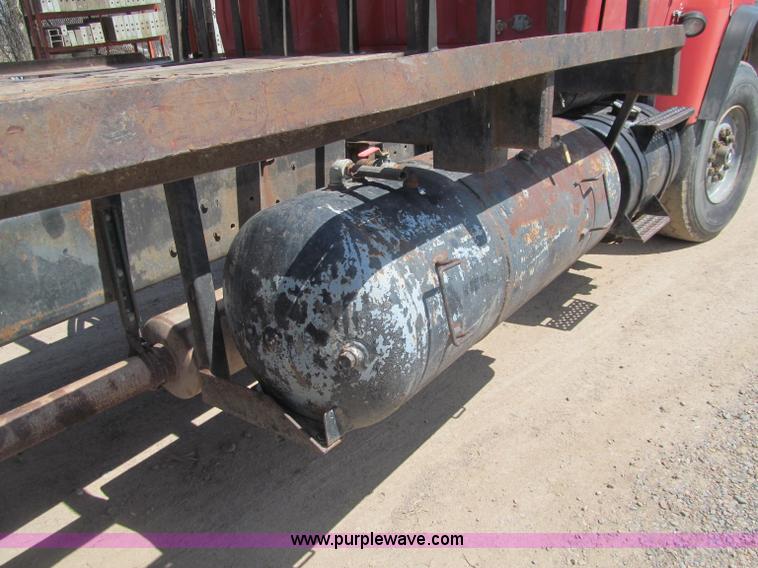 image for item G2963 1987 Ford L9000 boom truck