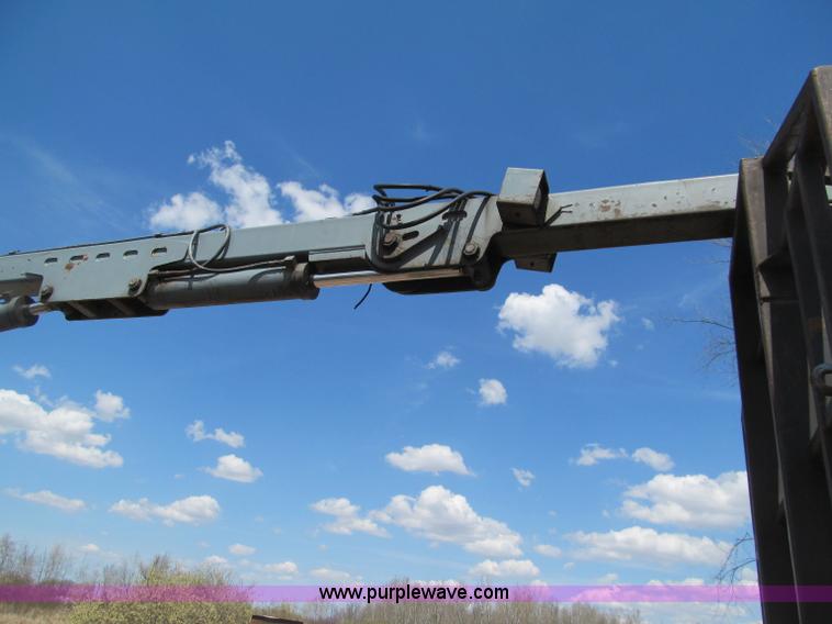 image for item G2963 1987 Ford L9000 boom truck