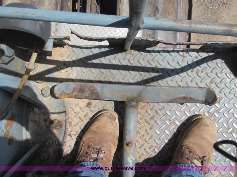 image for item G2963 1987 Ford L9000 boom truck