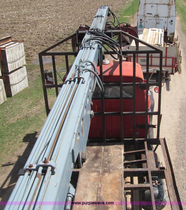 image for item G2963 1987 Ford L9000 boom truck