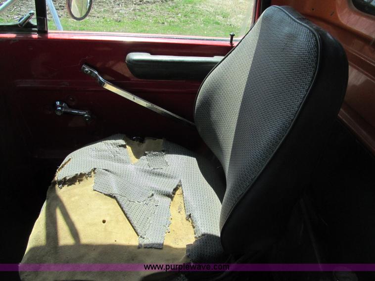 image for item G2963 1987 Ford L9000 boom truck