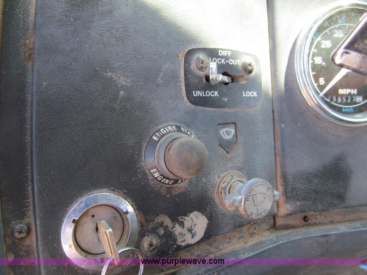 image for item G2963 1987 Ford L9000 boom truck