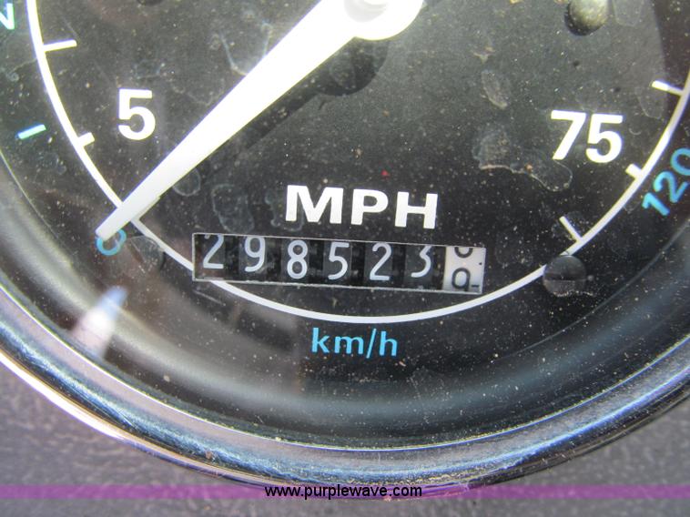 image for item G2963 1987 Ford L9000 boom truck