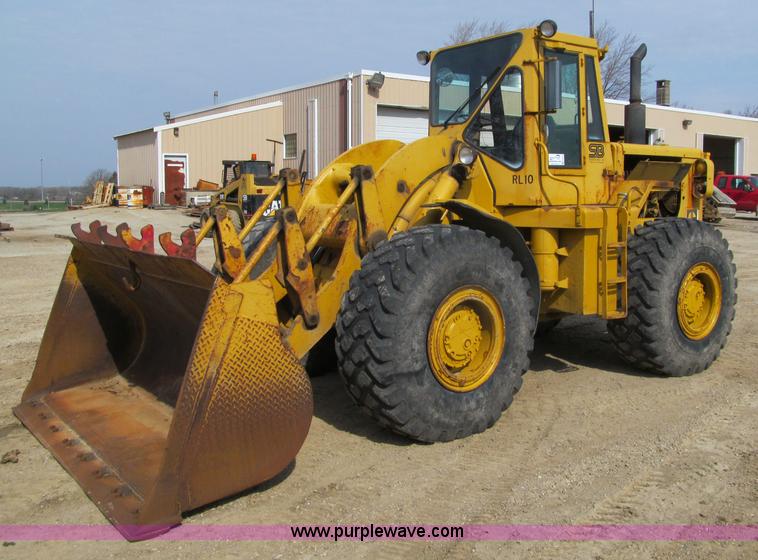 image for item G2977 1968 Caterpillar 966C loader