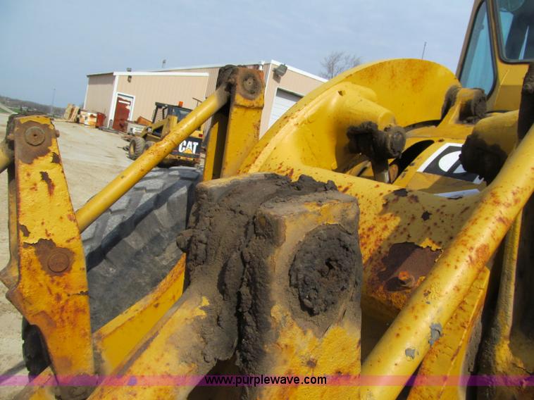 image for item G2977 1968 Caterpillar 966C loader