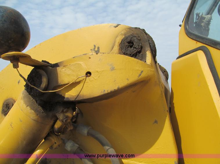 image for item G2977 1968 Caterpillar 966C loader