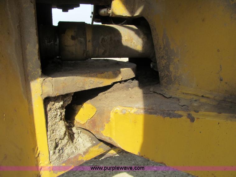 image for item G2977 1968 Caterpillar 966C loader