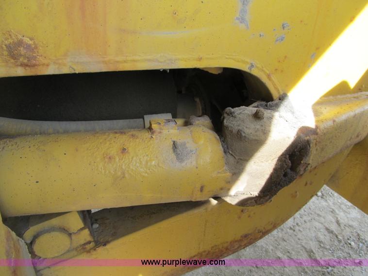 image for item G2977 1968 Caterpillar 966C loader