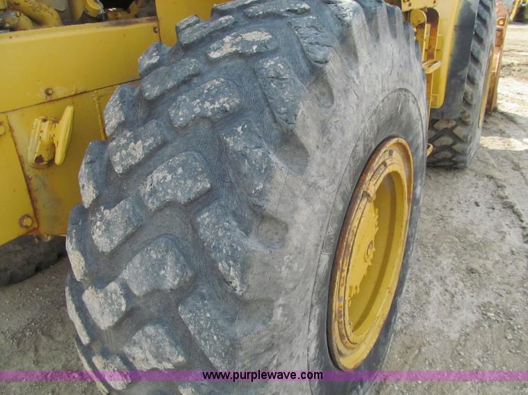 image for item G2977 1968 Caterpillar 966C loader