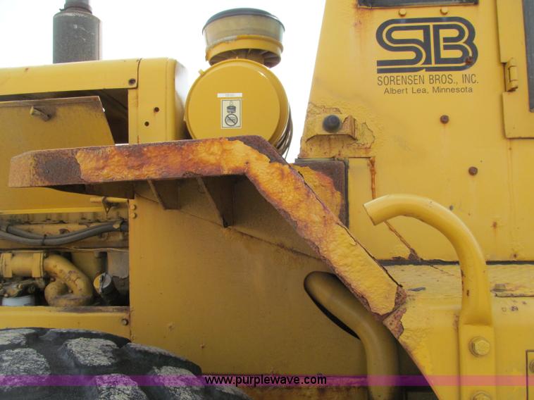image for item G2977 1968 Caterpillar 966C loader